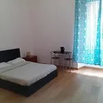 R.t. House's Hostel