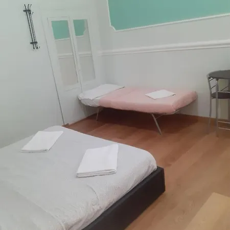 Hostel R.t. House's *