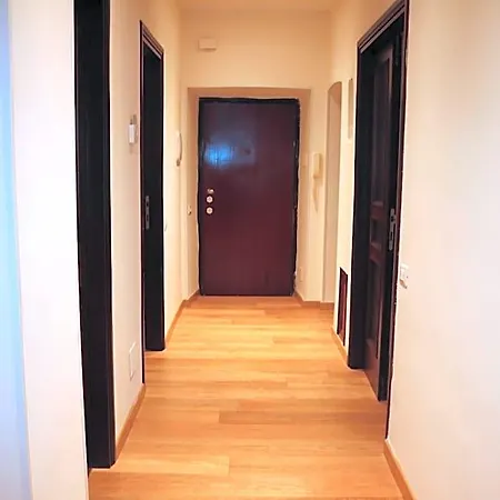 R.t. House's *