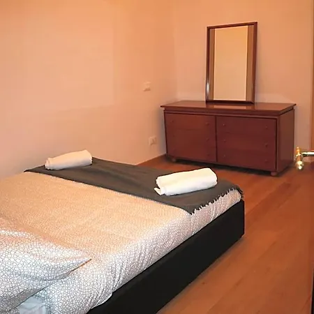 R.t. House's بيت شباب