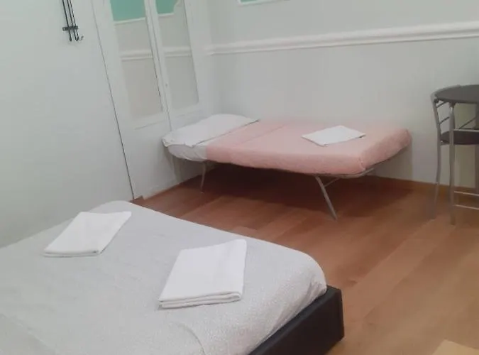 Hostel R.t. House's *